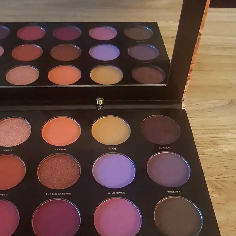 HipDot 30 Color Eyeshadow Palette NIB Vegan Cruelty Free Matte Shimmer Metallic